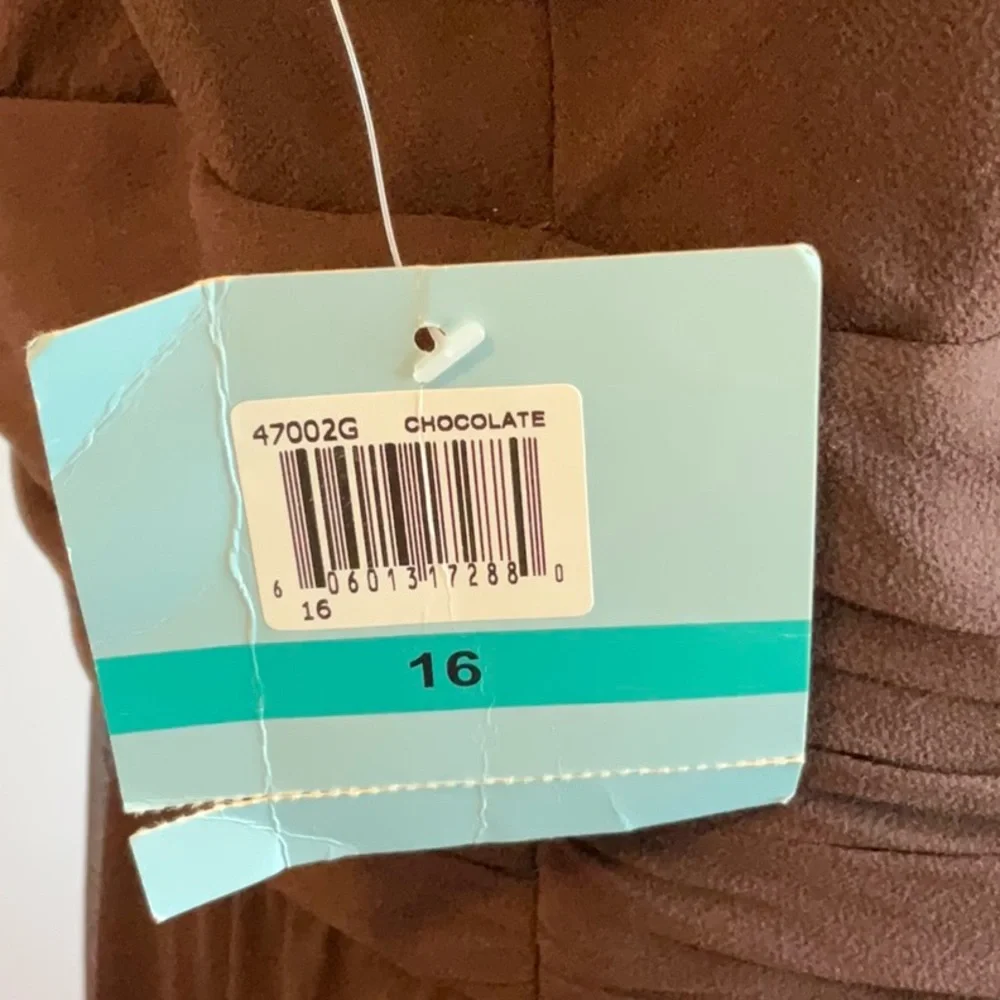 Chocolate flowy formal dress. - Picture 5 of 5